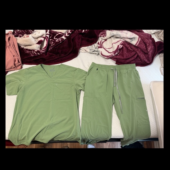 Scrub Set - Picture 2 of 4